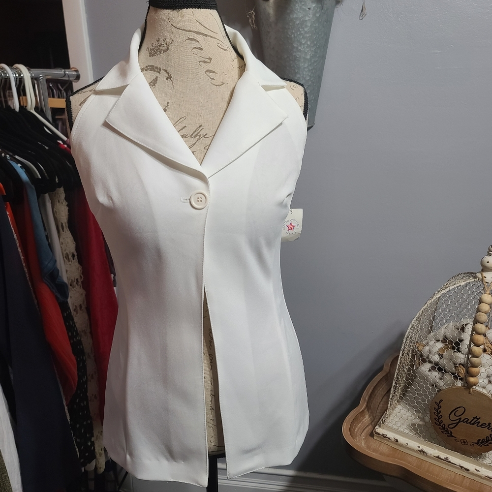 NWT Odds & Evens SZ 11 White Halter Top One Button